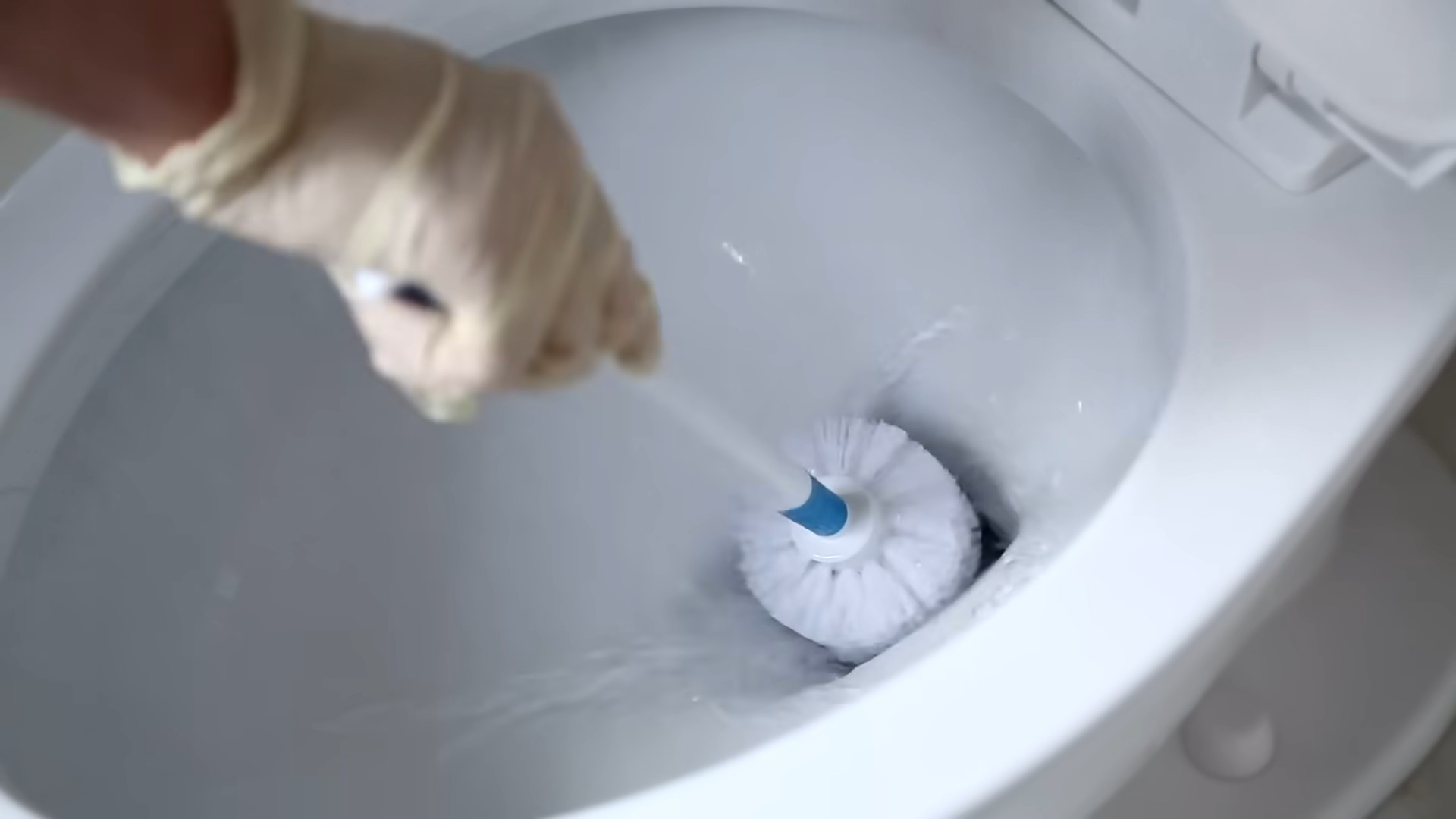 Toilettenreinigung Hacks für strahlende Sauberkeit